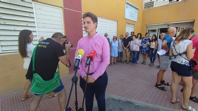 Realizan una concentración en defensa del servicio de pediatría de los centros de salud del municipio de Totana - 1, Foto 1