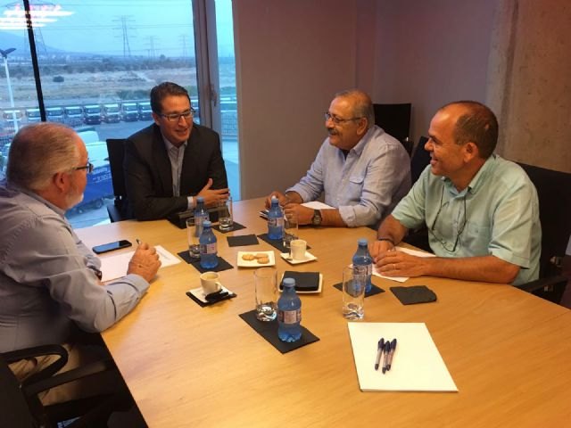 La Comunidad busca fórmulas que permitan agilizar la concesión de autorizaciones para el transporte escolar - 1, Foto 1