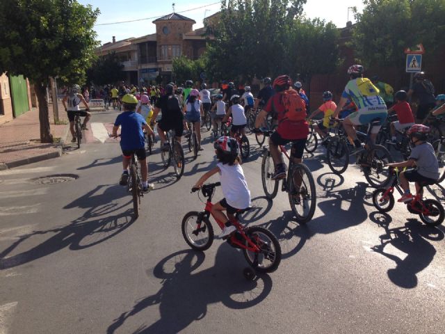 Cientos de personas participan en Las Torres de Cotillas en una jornada sobre ruedas para desarrollar valores de educación vial - 2, Foto 2