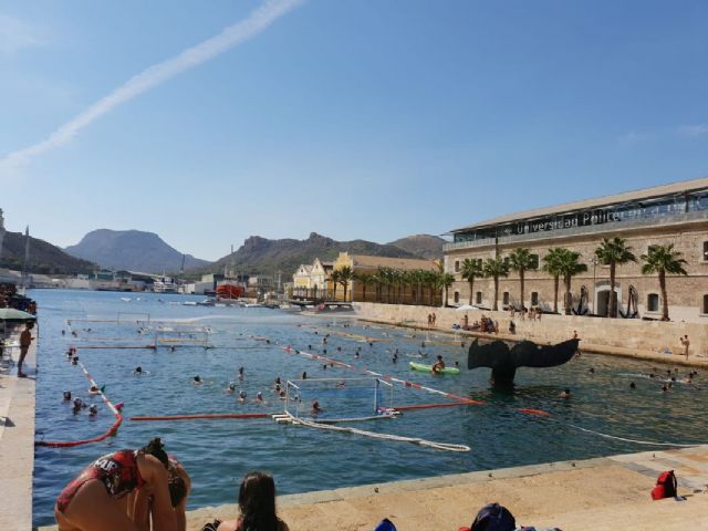 La dársena del Puerto se convirtió por un día en una gran pista de waterpolo - 1, Foto 1