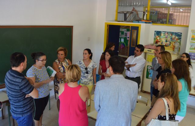 La consejera de Educación visita el colegio 'Vista Alegre' tras la renovación de su cubierta - 1, Foto 1