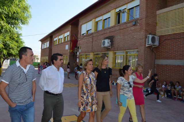 La consejera de Educación visita el colegio 'Vista Alegre' tras la renovación de su cubierta - 3, Foto 3