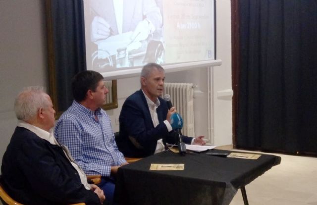 El Ateneo de los Reales Halcones Negros del Desierto llevó a cabo un homenaje al fundador de Los Rifeños, Matías Albarracín, en el Salón de los Espejos del Círculo Mercantil - 1, Foto 1