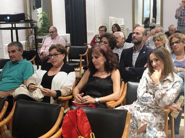 El Ateneo de los Reales Halcones Negros del Desierto llevó a cabo un homenaje al fundador de Los Rifeños, Matías Albarracín, en el Salón de los Espejos del Círculo Mercantil - 2, Foto 2
