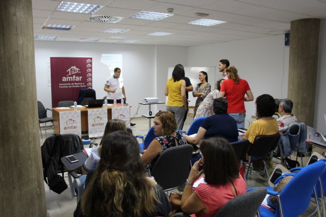 Jornada dirigida a la mujer en la actividad agraria ofrece información sobre titularidad compartida en explotaciones agrarias y subvenciones dirigidas a mujeres jóvenes del sector - 1, Foto 1