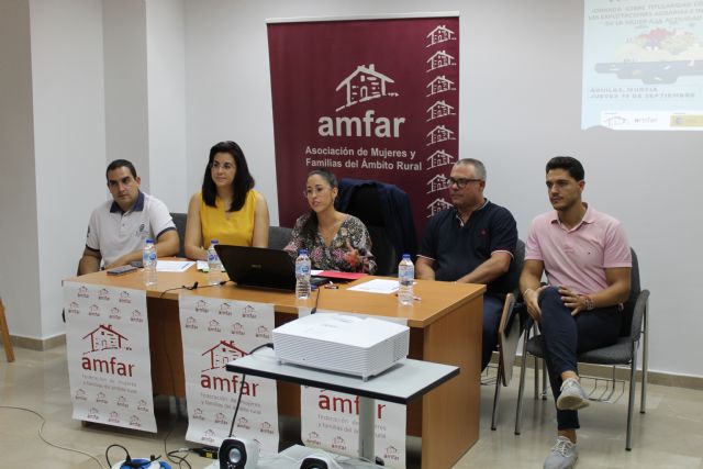Jornada dirigida a la mujer en la actividad agraria ofrece información sobre titularidad compartida en explotaciones agrarias y subvenciones dirigidas a mujeres jóvenes del sector - 2, Foto 2