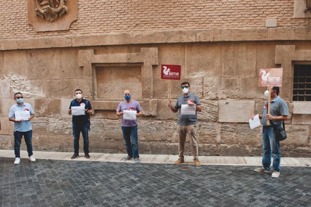 El Sindicato de Empleados Públicos (SIME) participa en la concentración en apoyo de la Directora de la Escuela Infantil de Santiago El Mayor - 1, Foto 1