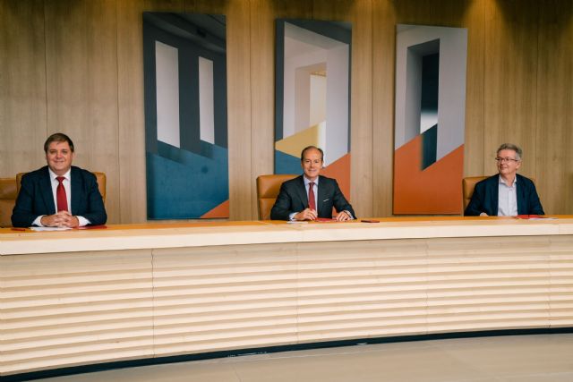 Correos y Banco Santander firman un acuerdo para ofrecer servicios financieros básicos en la Región de Murcia - 1, Foto 1