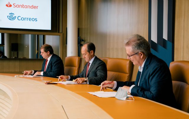 Correos y Banco Santander firman un acuerdo para ofrecer servicios financieros bsicos en la Regin de Murcia, Foto 2