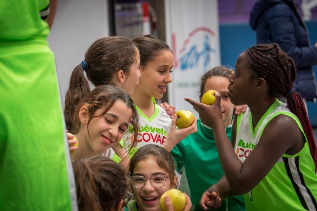 La socialización del deporte en equipo puede ayudar a reducir trastornos alimentarios en la adolescencia, etapa que presenta el 80% de los casos - 1, Foto 1