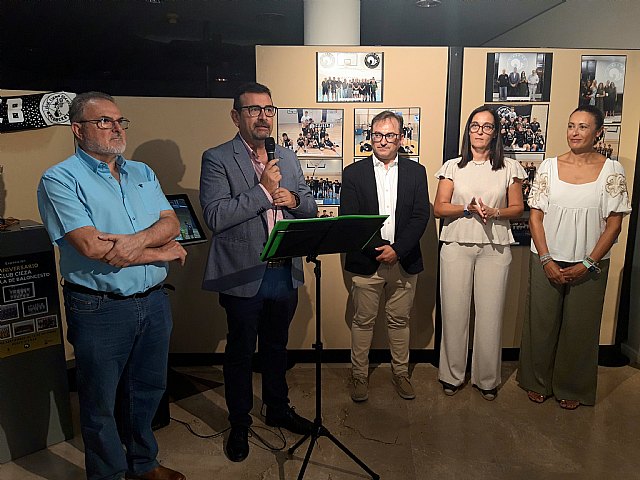 Treinta años de baloncesto como escuela de vida resumidos en una exposición conmemorativa - 1, Foto 1