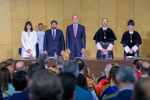 López Miras reafirma ante el Rey el compromiso de la Región con la formación universitaria vinculada a la defensa y la tecnología - 2, Foto 2