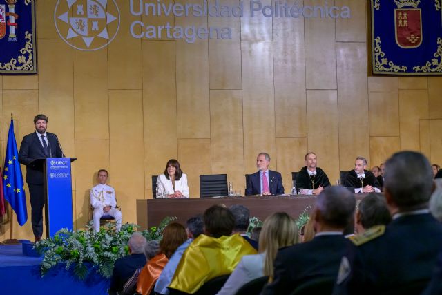 L�pez Miras reafirma ante el Rey el compromiso de la Regi�n con la formaci�n universitaria vinculada a la defensa y la tecnolog�a