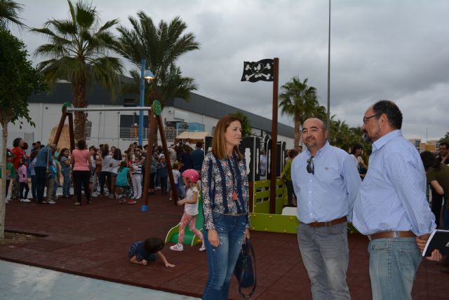 Los niños, grandes protagonistas de la inauguración de la primera plaza diseñada por los vecinos de Águilas - 2, Foto 2