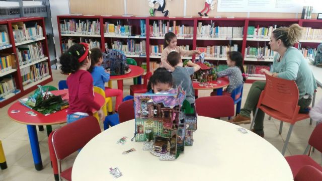 El Ayuntamiento de Murcia celebra el 'Día de la Biblioteca' con actividades y talleres para escolares de primaria y secundaria del municipio - 1, Foto 1
