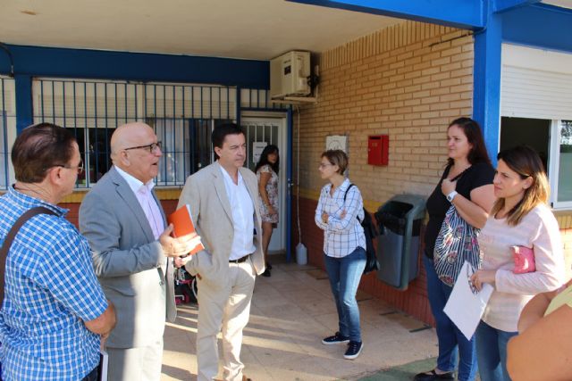 Ciudadanos se reúne con el AMPA para conocer de primera mano las deficiencias en el Colegio San Isidoro de El Algar - 1, Foto 1