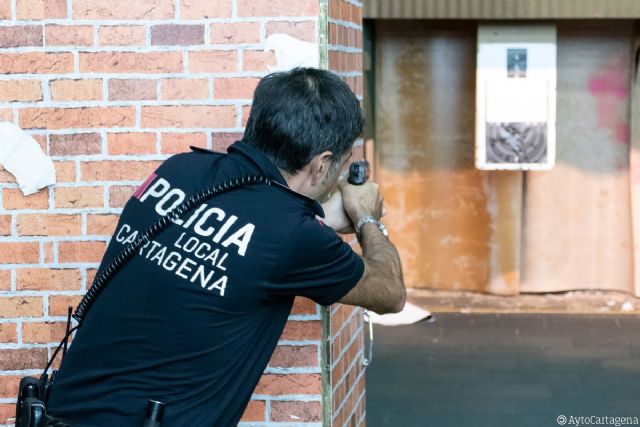 Los policías locales de Cartagena perfeccionan sus técnicas en el manejo de armas de fuego - 1, Foto 1