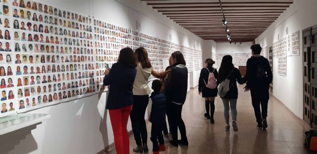 ‘Medio siglo contigo’, la exposición que reúne cerca de 11.000 fotografías de profesores y alumnos del IES San Juan de la Cruz - 3, Foto 3