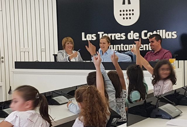 Alumnos de 3° de Primaria del colegio 'Cervantes' visitan el Ayuntamiento - 3, Foto 3