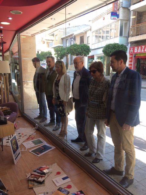 El Ayuntamiento de Molina de Segura y la asociación COM-PRO promocionan el Premio Setenil dedicándole un escapare comercial - 1, Foto 1