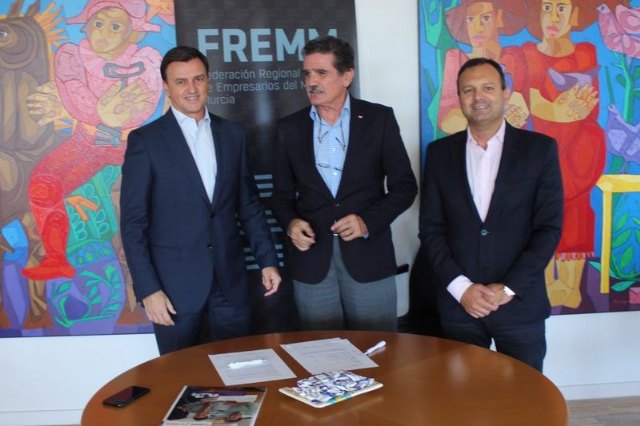 Junkers dona 200 termos eléctricos a los afectados de la Región de Murcia - 1, Foto 1