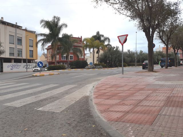 Acometen obras de construcción de un vado peatonal en la calle Santomera, esquina con calle Pliego, Foto 2