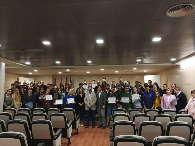 El alcalde de Lorca entrega los diplomas de los programas de empleo y formación impartidos desde la Concejalía de Desarrollo Local - 1, Foto 1