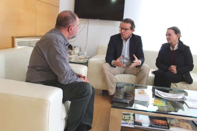 The mayor holds an institutional meeting with officials of the Regional Confederation of Business Organizations of Lorca (CECLOR), Foto 2