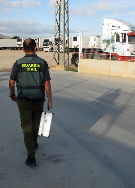 La Guardia Civil desmantela un grupo criminal dedicado a la sustracción de gasóleo bonificado en San Javier - 2, Foto 2