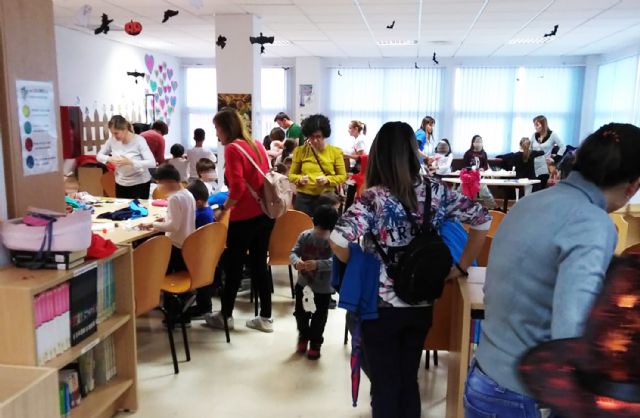La biblioteca municipal de Las Torres de Cotillas sale a la calle para celebrar su día mundial - 2, Foto 2