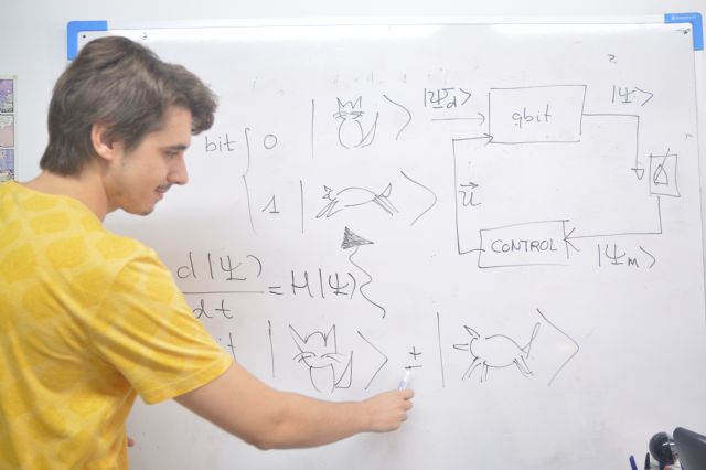 Un alumno de la UPCT formulaUn alumno de la UPCT formula protocolos de control cuántico para manipular al gato de Schrödinger - 1, Foto 1