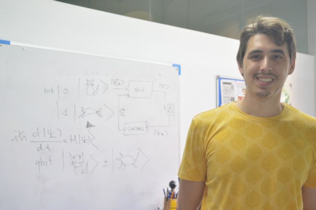 Un alumno de la UPCT formulaUn alumno de la UPCT formula protocolos de control cuántico para manipular al gato de Schrödinger - 2, Foto 2