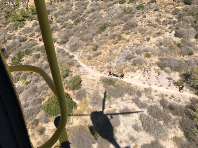 Senderista s accidentado en el camino del Cristo de los buzos - 1, Foto 1