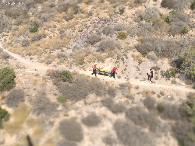 Senderista s accidentado en el camino del Cristo de los buzos - 2, Foto 2