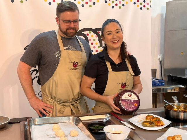 La chef Masako Morishita presenta en el CCT la receta ganadora del concurso celebrado en Estados Unidos ´Murcia al vino PDO cheese cooking contest´ - 1, Foto 1