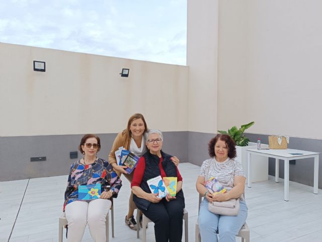 La Biblioteca acerca, otro año más, la lectura a los mayores de Puerto Lumbreras - 1, Foto 1