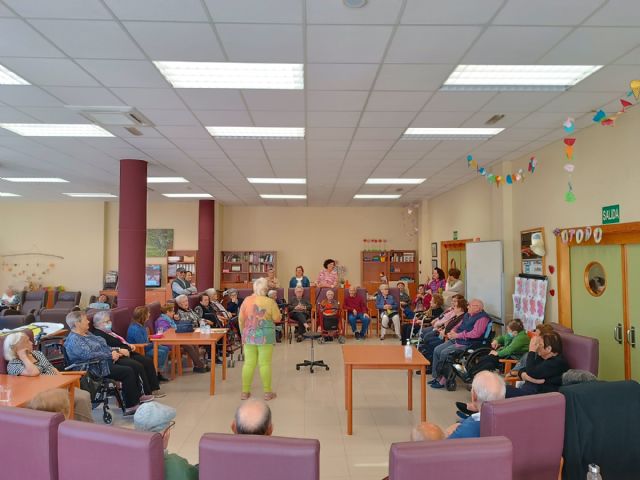 La Biblioteca acerca, otro año más, la lectura a los mayores de Puerto Lumbreras - 3, Foto 3