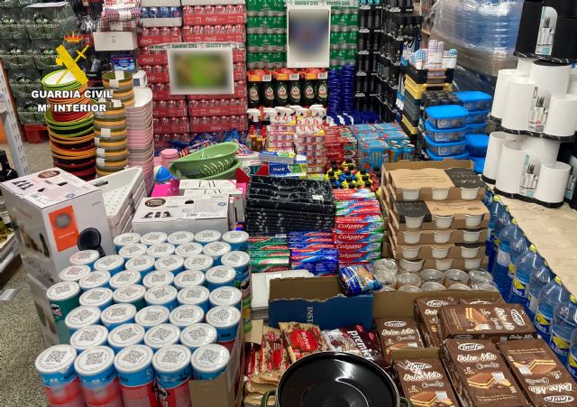 La Guardia Civil interviene 118.000 productos de alimentación y cosmética en las provincias de Albacete, Alicante, Almería y Murcia - 1, Foto 1
