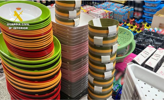 La Guardia Civil interviene 118.000 productos de alimentación y cosmética en las provincias de Albacete, Alicante, Almería y Murcia - 2, Foto 2