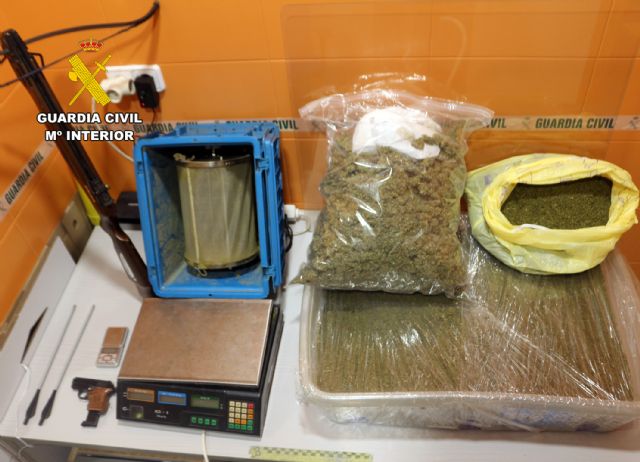 La Guardia Civil desmantela en Alguazas un punto de manipulación y distribución de marihuana - 2, Foto 2