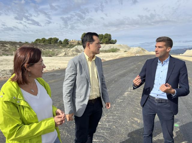 Reunión con el Consejero de Fomento y la Directora General de Carreteras - 1, Foto 1