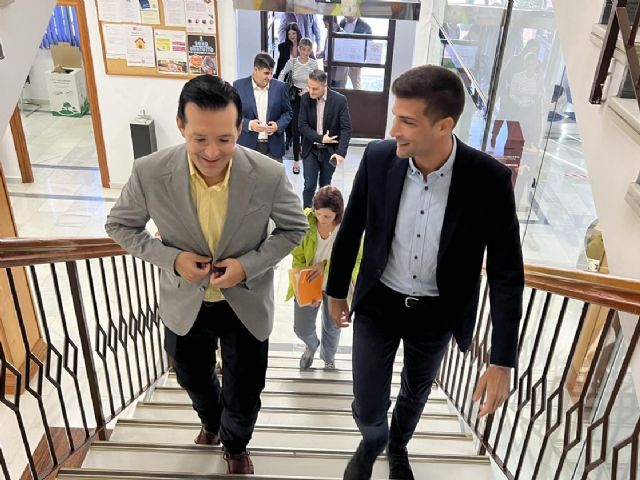 Reunión con el Consejero de Fomento y la Directora General de Carreteras - 3, Foto 3