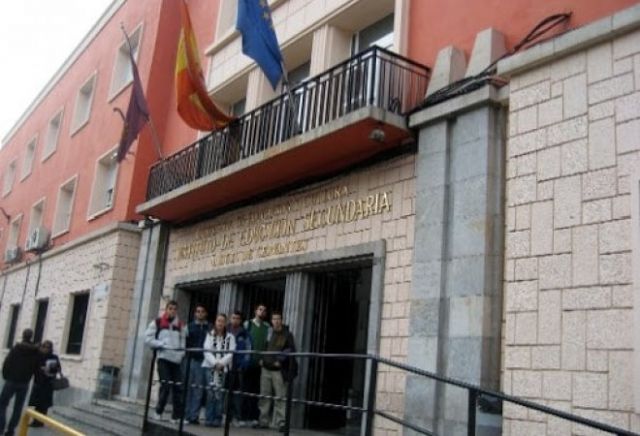 Indignación entre los estudiantes de Formación Profesional por la exclusión del Bonobús en la Vega del Segura - 2, Foto 2