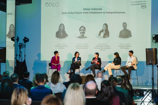 “Aprendizaje Inteligente” ante el avance de la IA: 7 de cada 10 empleados teme quedarse obsoleto - 1, Foto 1