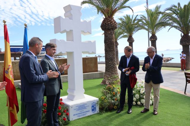 Una Cruz de Caravaca se alza frente al Mar Menor como símbolo de unión y homenaje - 3, Foto 3