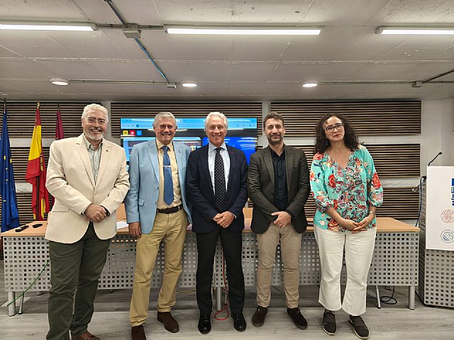 “Del tablero de ajedrez al del Weiqi” - 1, Foto 1