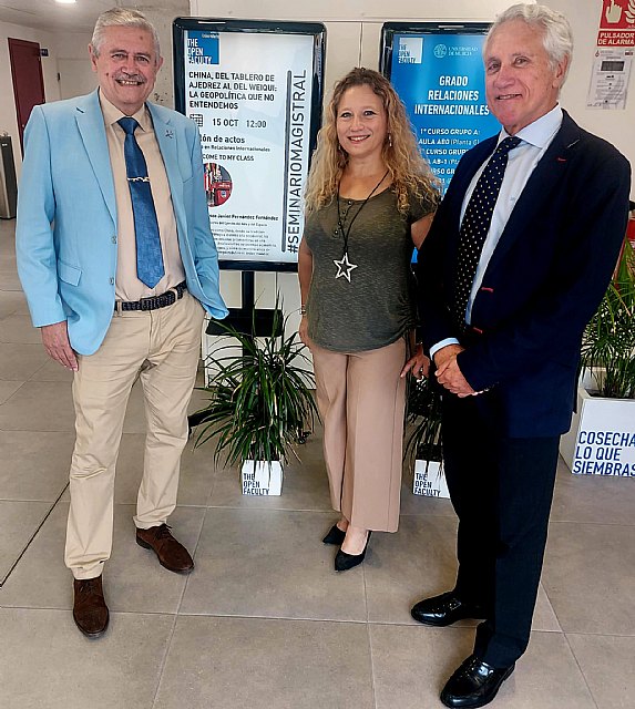 “Del tablero de ajedrez al del Weiqi” - 2, Foto 2