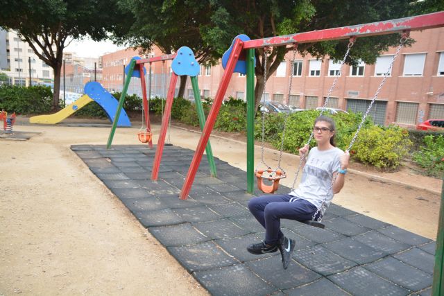 Alumna de la UPCT analiza parques de Cartagena y recomienda reponer el material de amortiguación - 2, Foto 2