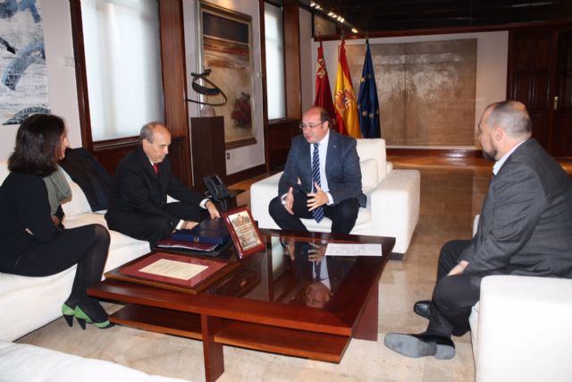 Pedro Antonio Sánchez se reúne con representantes del IES Alfonso X El Sabio de Murcia - 2, Foto 2
