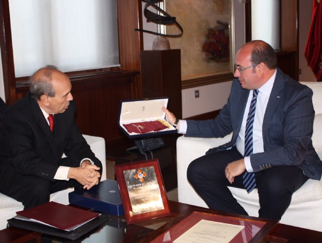 Pedro Antonio Sánchez se reúne con representantes del IES Alfonso X El Sabio de Murcia - 3, Foto 3